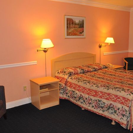 Super 8 By Wyndham Hayward Downtown Motel Castro Valley Dış mekan fotoğraf