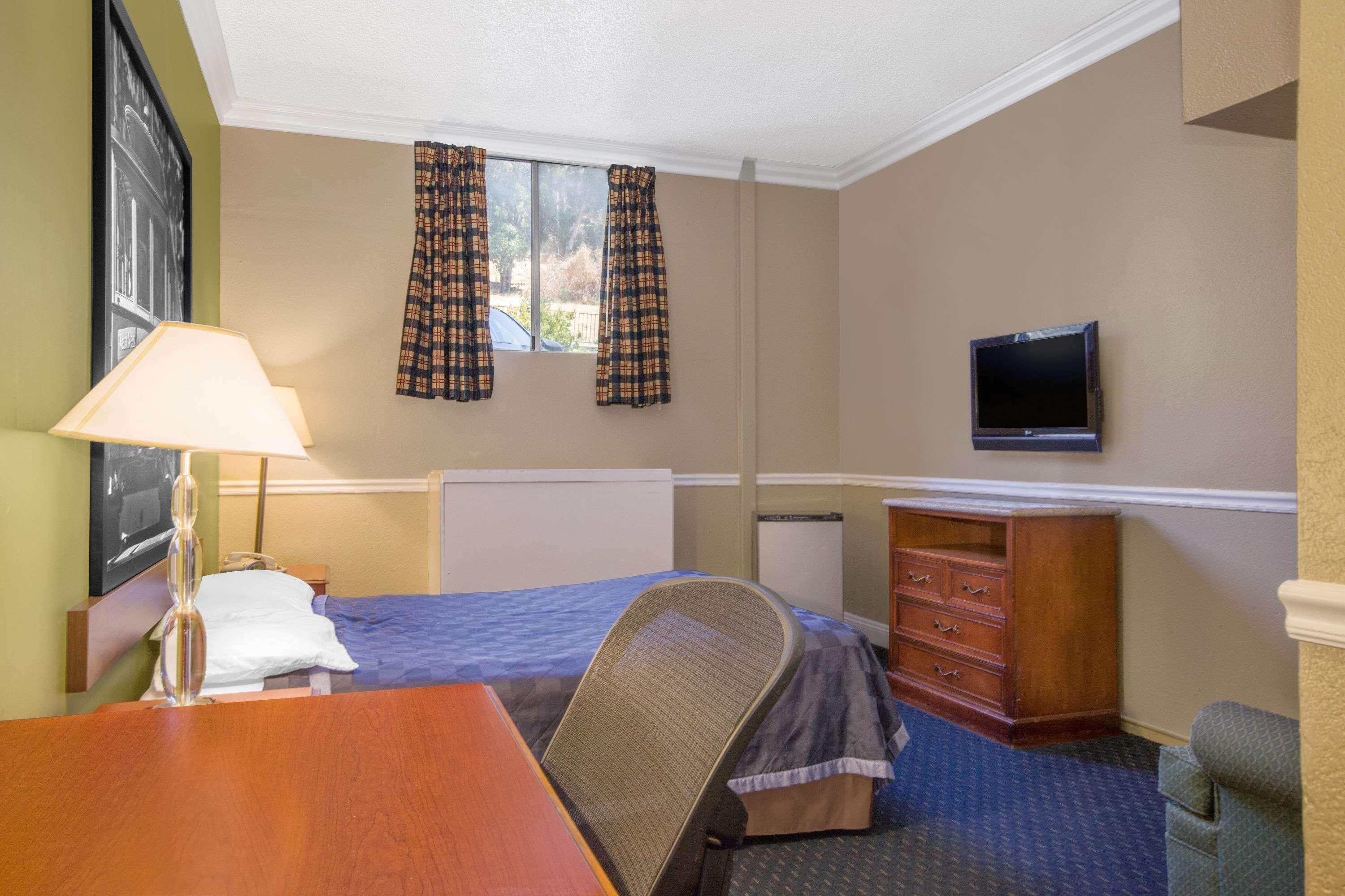Super 8 By Wyndham Hayward Downtown Motel Castro Valley Dış mekan fotoğraf