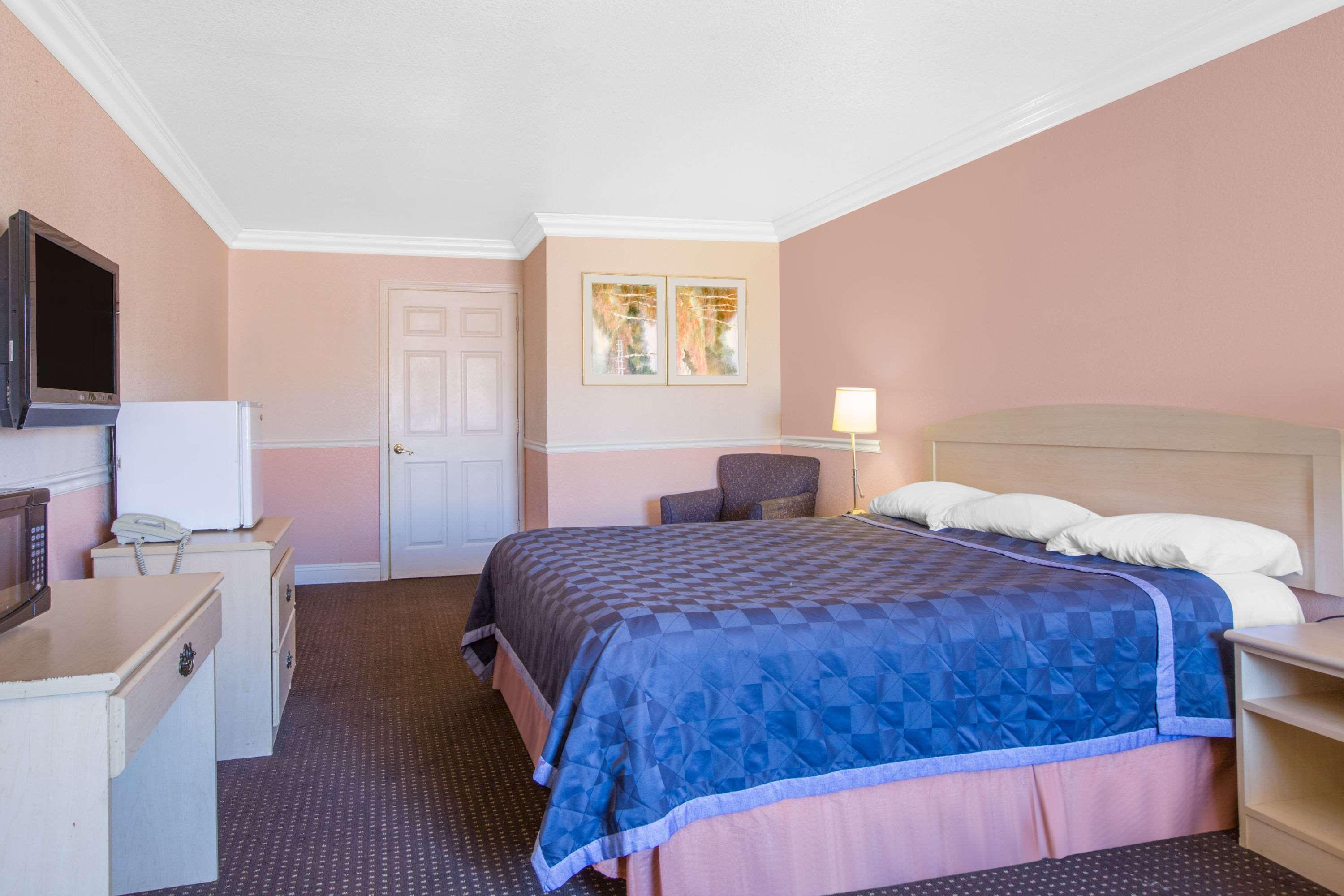 Super 8 By Wyndham Hayward Downtown Motel Castro Valley Dış mekan fotoğraf