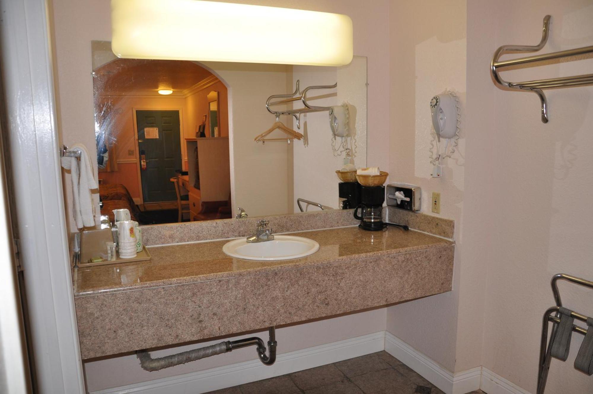 Super 8 By Wyndham Hayward Downtown Motel Castro Valley Dış mekan fotoğraf