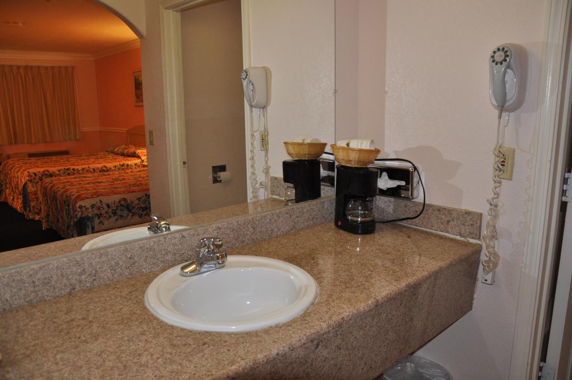 Super 8 By Wyndham Hayward Downtown Motel Castro Valley Dış mekan fotoğraf