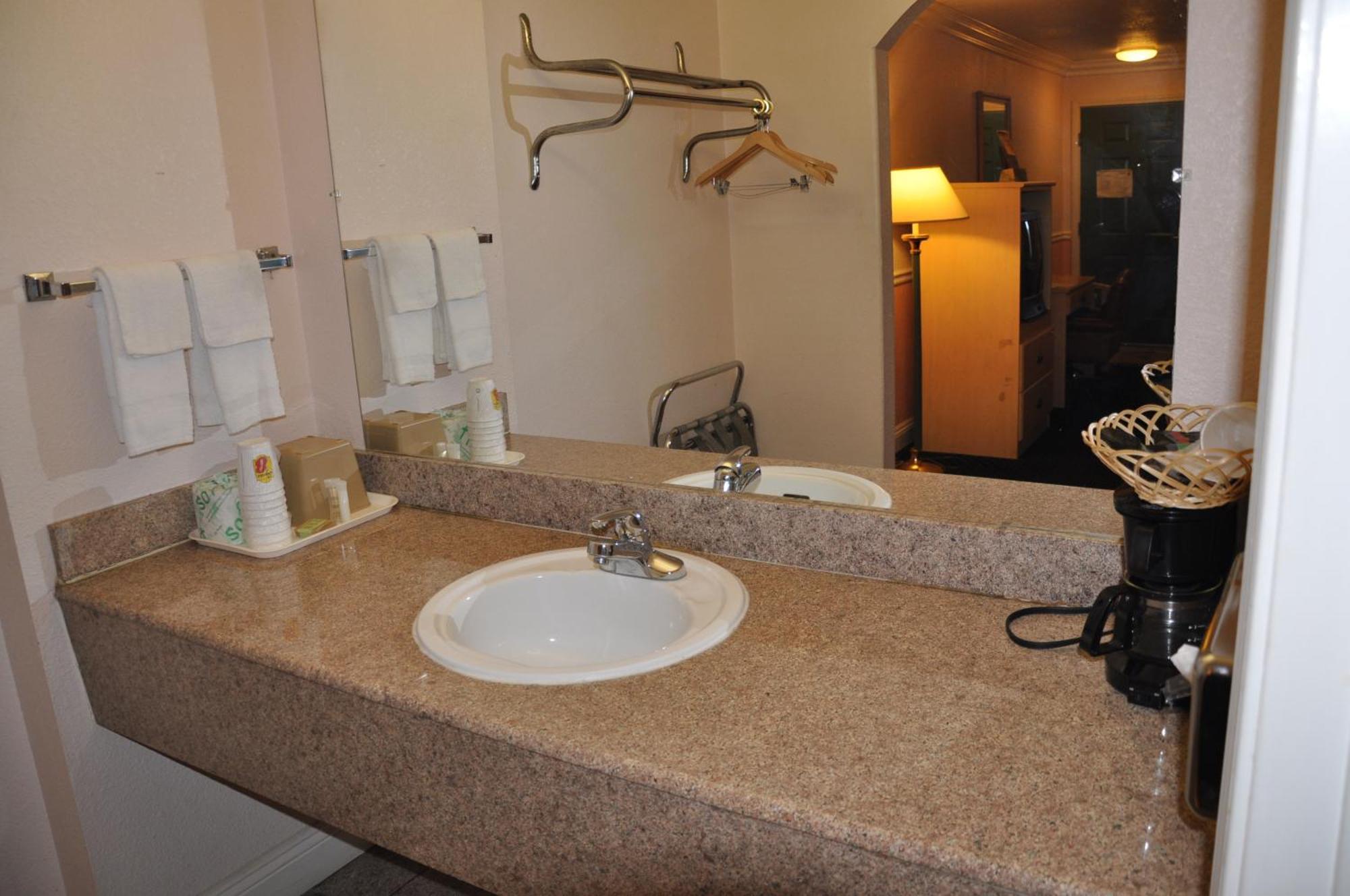 Super 8 By Wyndham Hayward Downtown Motel Castro Valley Dış mekan fotoğraf