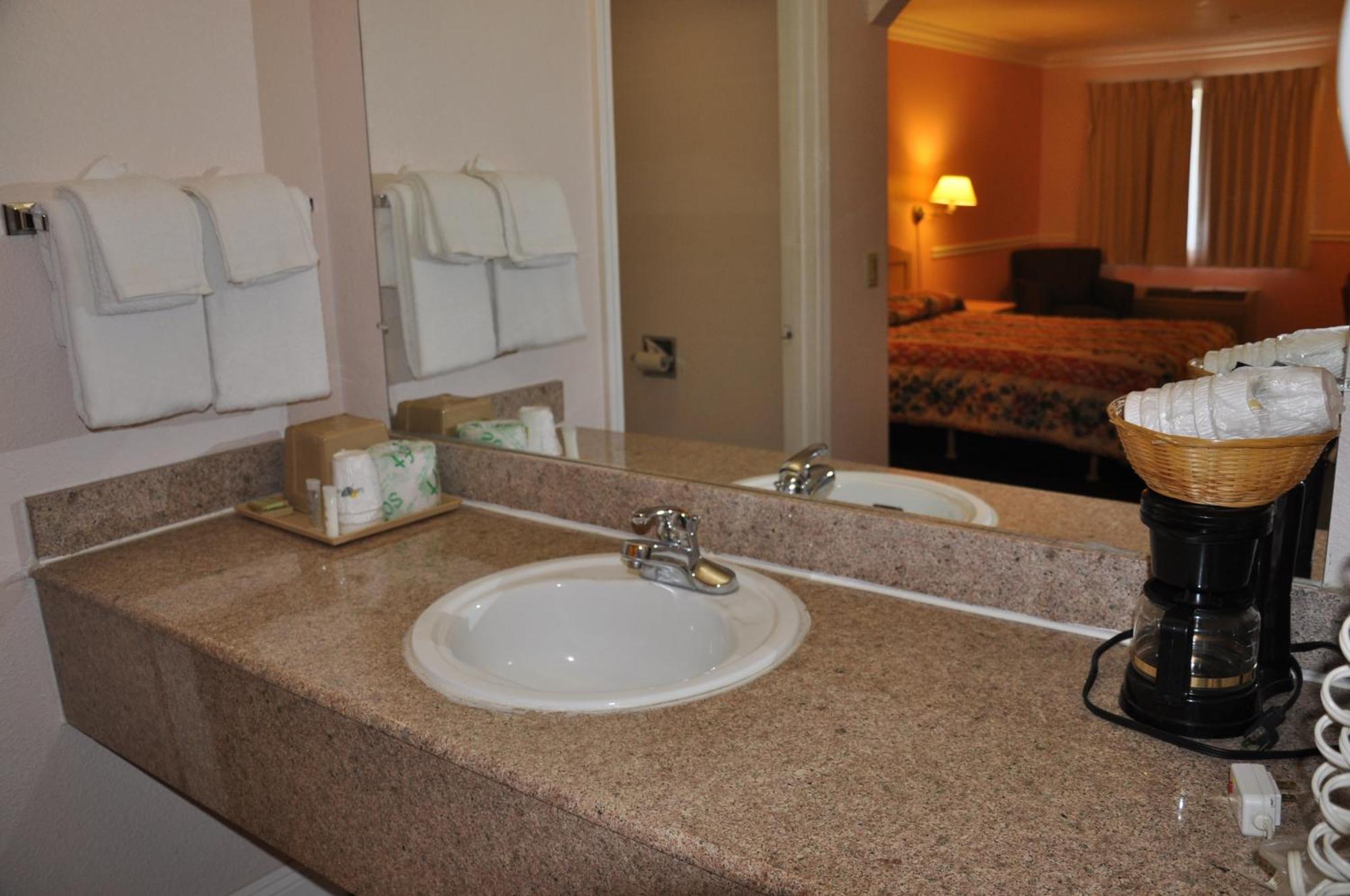 Super 8 By Wyndham Hayward Downtown Motel Castro Valley Dış mekan fotoğraf