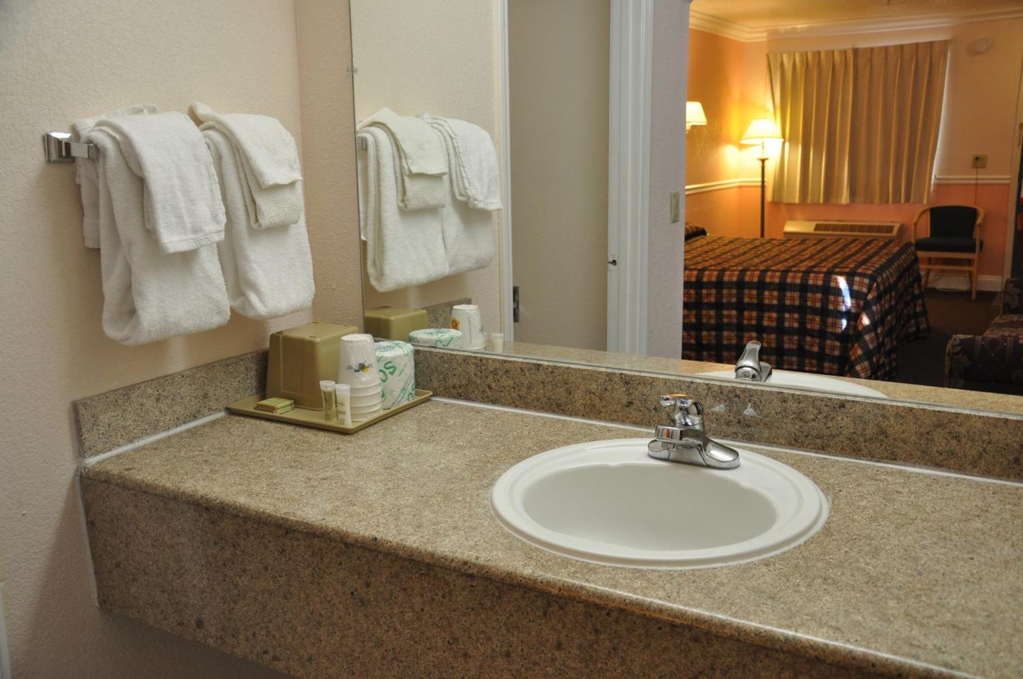 Super 8 By Wyndham Hayward Downtown Motel Castro Valley Dış mekan fotoğraf