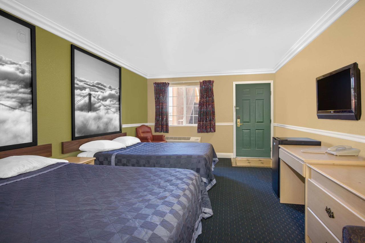 Super 8 By Wyndham Hayward Downtown Motel Castro Valley Dış mekan fotoğraf