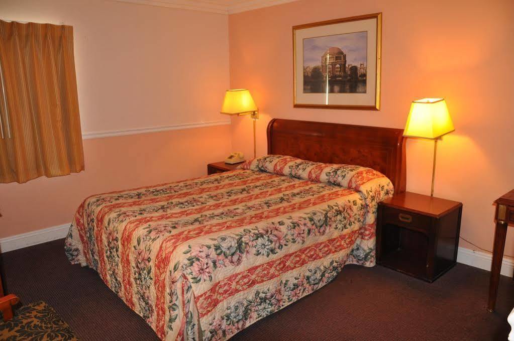 Super 8 By Wyndham Hayward Downtown Motel Castro Valley Dış mekan fotoğraf